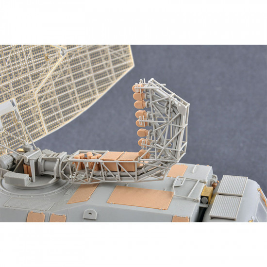 Trumpeter 09569 Сборная модель P-40/1S12 Long Track S-band Acquisition Radar (1:35)